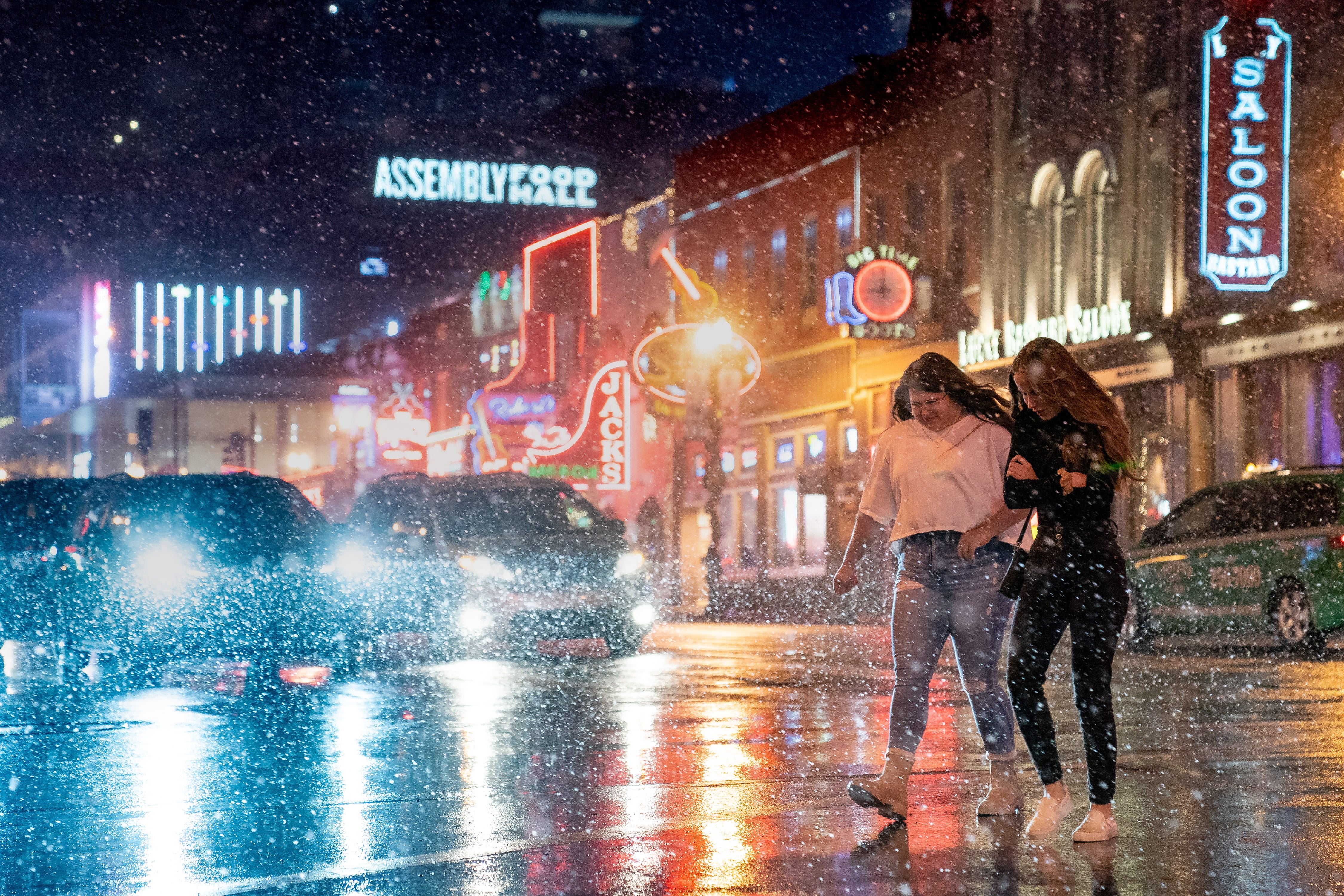 Snow begins to fall on Lower Broadway in Nashville on Dec. 22.